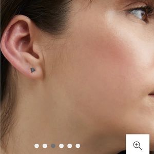 Mejuri mini lotus stud *single